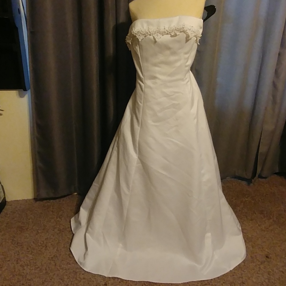 White Jessica McCintock wedding dress size 10